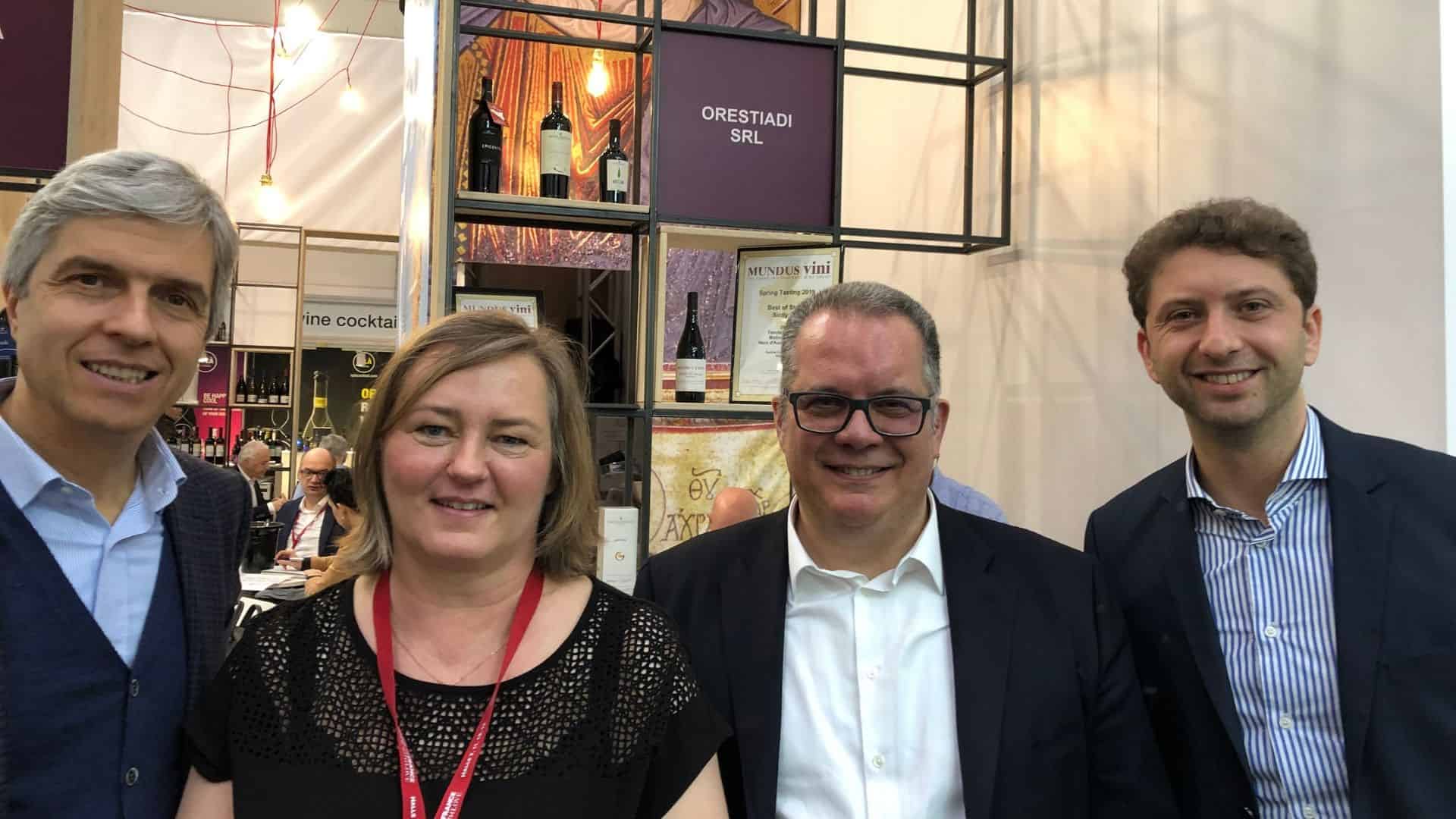 Meeting al Vinitaly 2019 con un nostro importatore e l’export manager di Tenute Orestiadi.