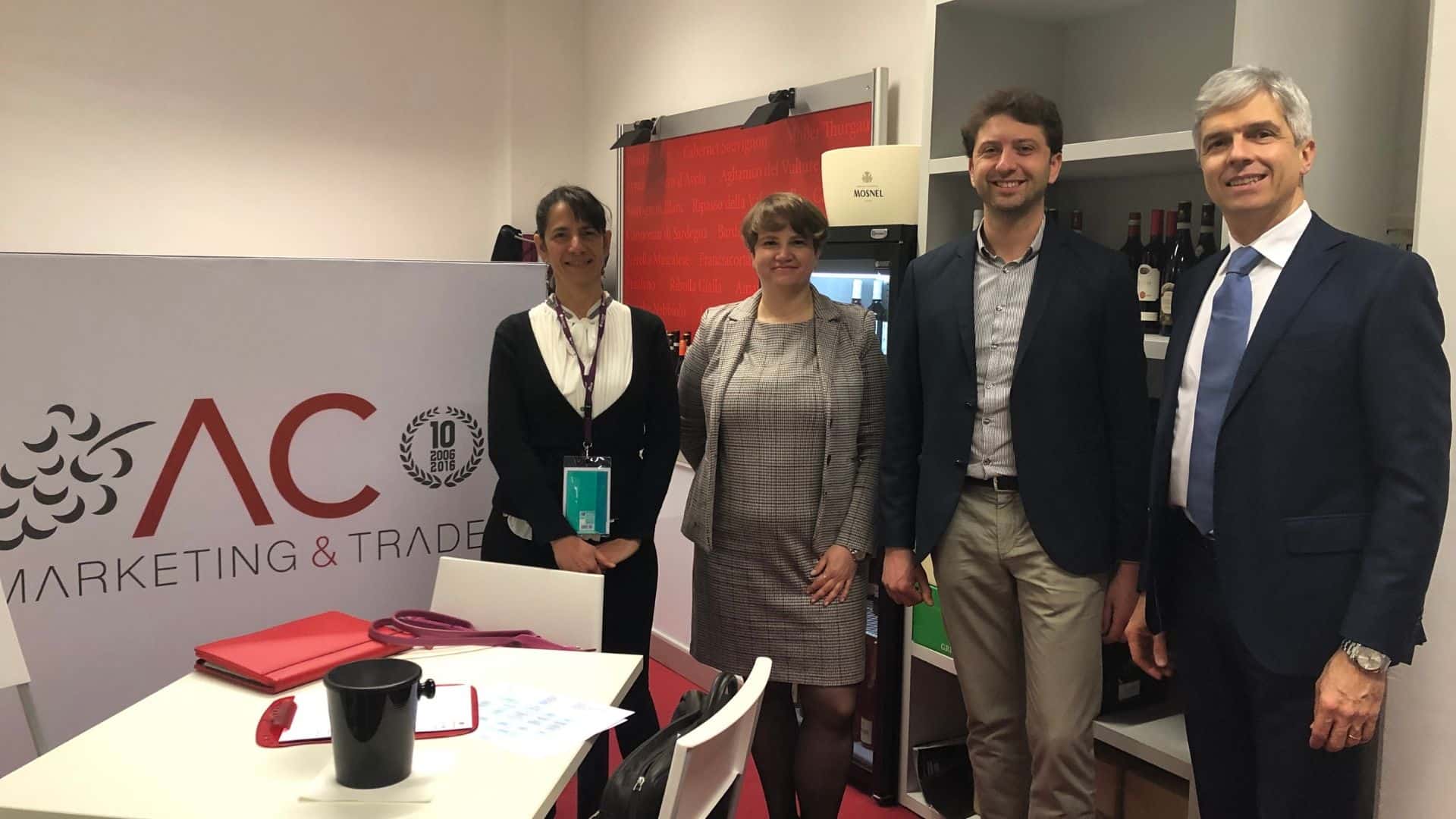 Il team di A.C. Marketing & Trade al Vinitaly 2019.