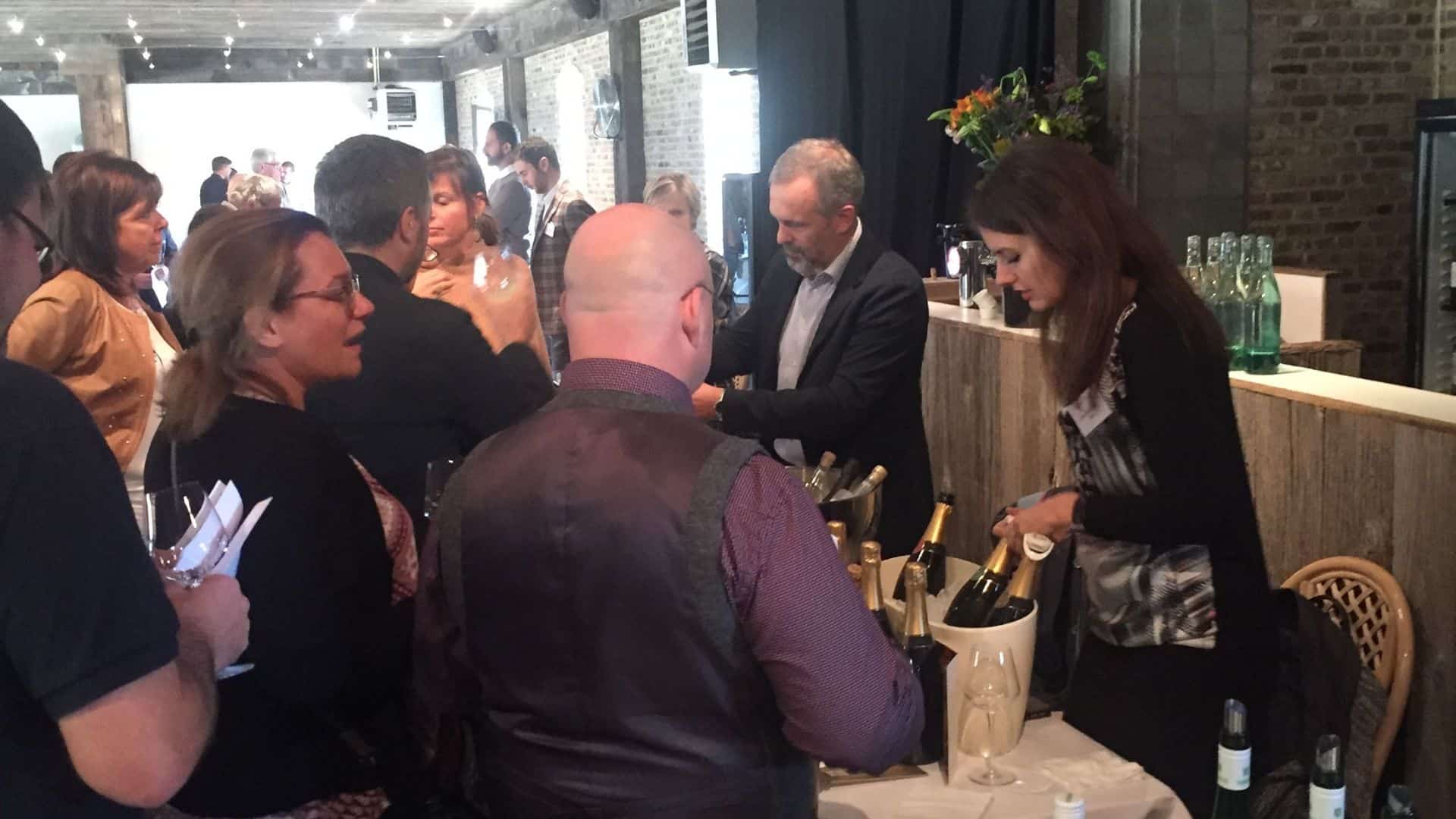 Un momento della degustazione di vini italiani e francesi presso uno dei nostri partner in Belgio.